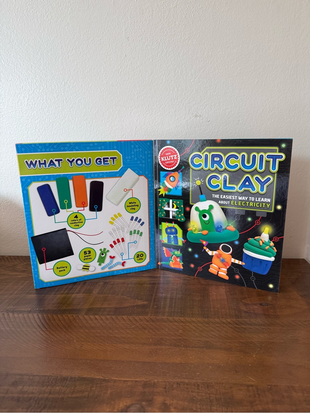 Klutz Circuit Clay STEM Kit - Green Modeling Clay - Picture 3 of 5